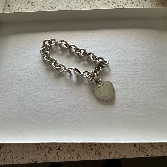 Tiffany & Co. Silver Chain Bracelet with Heart Charm - Picture 5 of 7